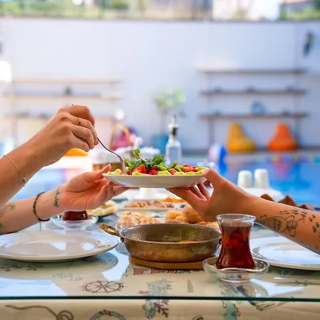 Cunda Giritlioglu Adult Only Hotel 2*