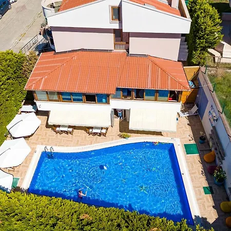 Cunda Giritlioğlu Otel Ayvalı