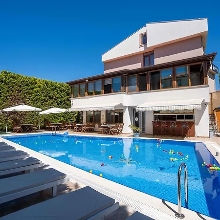 Otel Cunda Giritlioğlu