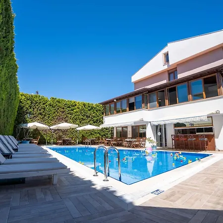 فندق Cunda Giritlioglu Adult Only 2*