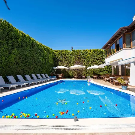 Cunda Giritlioğlu Otel Ayvalı