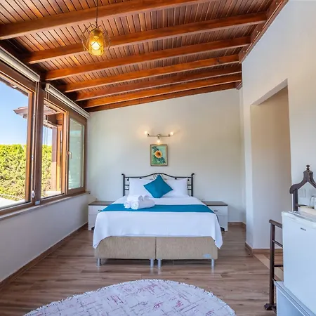 Cunda Giritlioğlu Otel 2*