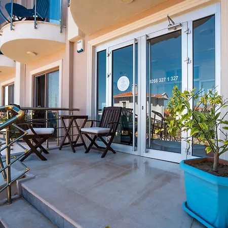 Cunda Giritlioğlu Otel Ayvalı